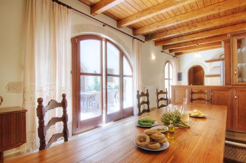 Facilities, Askoutsi Manor, a Natural Tranquil Retreat, By ThinkVilla in Kouloukonas