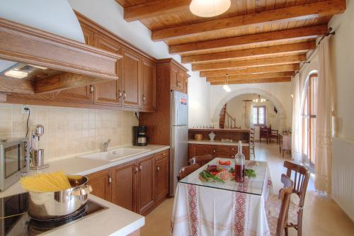 Kitchen, Askoutsi Manor, a Natural Tranquil Retreat, By ThinkVilla in Kouloukonas