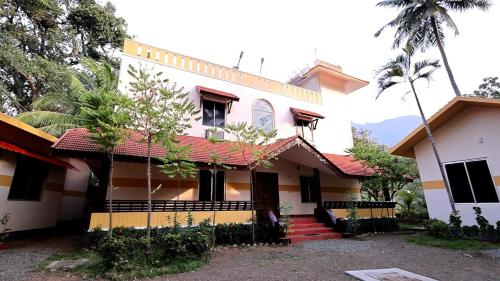 Kuttralam Resorts - Ponmudi