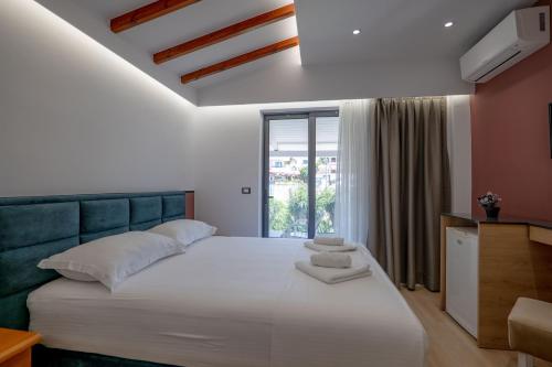 Double Room with Mountain View image 10