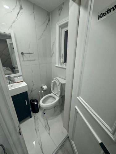 North York, Smart Monitor, Private bath, Parking