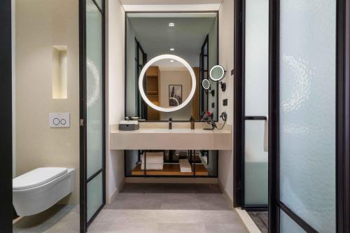 room detail thumbnail 2