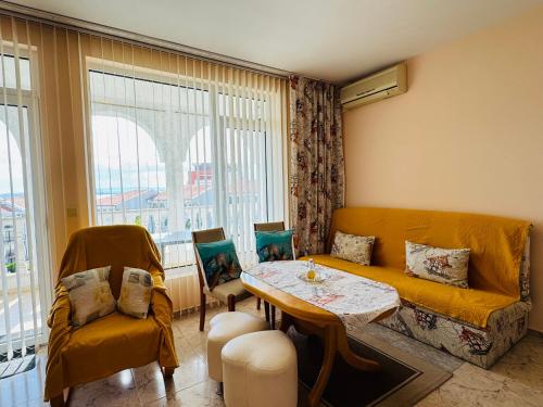 One-Bedroom Apartment image 10