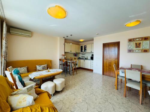 One-Bedroom Apartment image 8