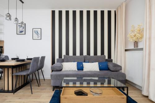 Nowoczesny Apartament z Parkingiem Warszawa Mokotów by Noclegi Renters, Warsaw