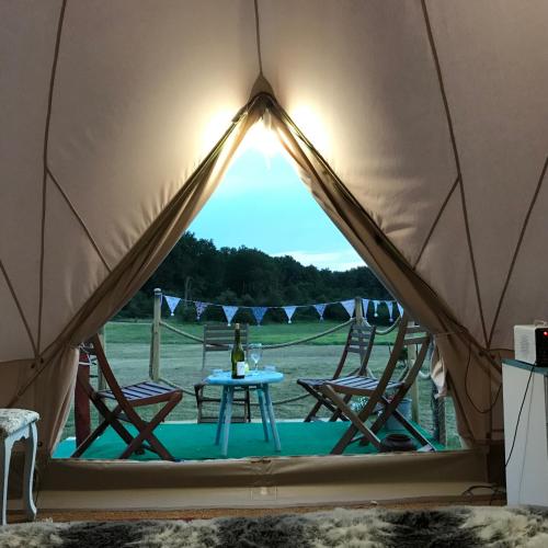 Apkārtne, French Fields Luxury Glamping Twin Emperor Tent in Le-Vieux-Cerier