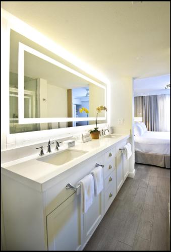 Beach House Suites by the Don CeSar - image 5