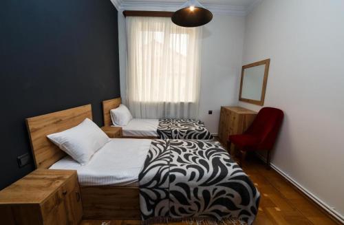 2 twin beds