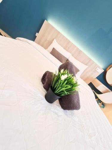 Novo 8 Residences & Suites AQUA Pool by Nestcove Novo 8 Residences & Suites AQUA Pool by Nestcove