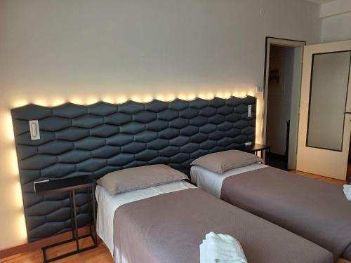 Twin Room image 9