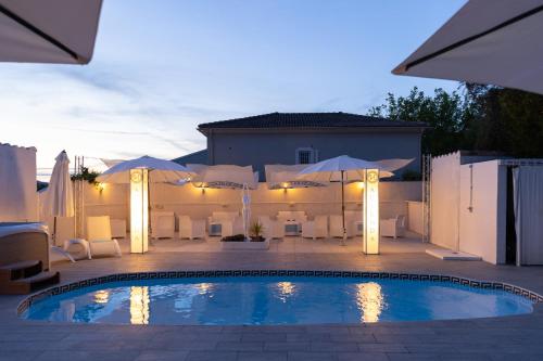 Swimming pool, Hacienda LA Demeure in Oletta