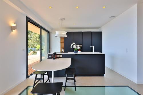 5* villa with panoramic sea view, hammam, pool-spa, Rayol-Canadel-sur-Mer (photo 10)