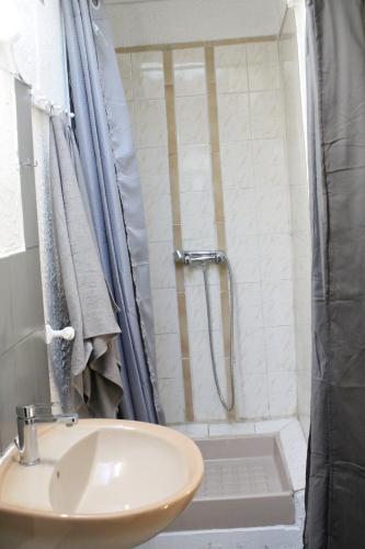 Etablissements Coulon Saint-Joseph en face de Bagatelle Etablissements Coulon Saint-Joseph en face de Bagatelle