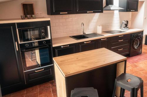 Kitchen, Le grenier de flo near Cueillette de Caillan