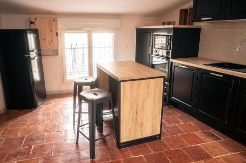 Kitchen, Le grenier de flo near Cueillette de Caillan
