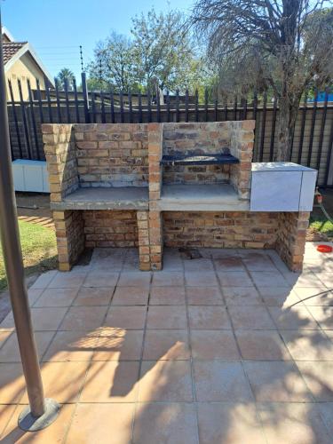 Vista exterior, Akyra Guest House Brackenhurst in Alberton