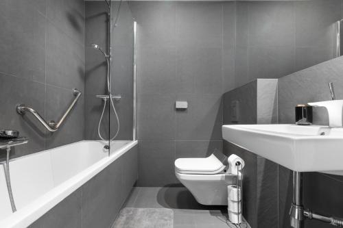 Kolejowa 45A P&O Corporate Accommodation - image 14