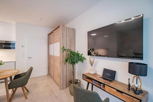 Japandi Studio Apartment, free parking - Tap to explore photos