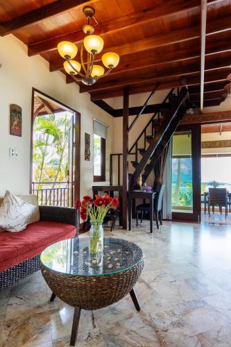 Sandalwood Luxury Villa Resort