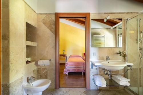 浴室, Agriturismo Porcaloca in 西萊河畔卡薩萊
