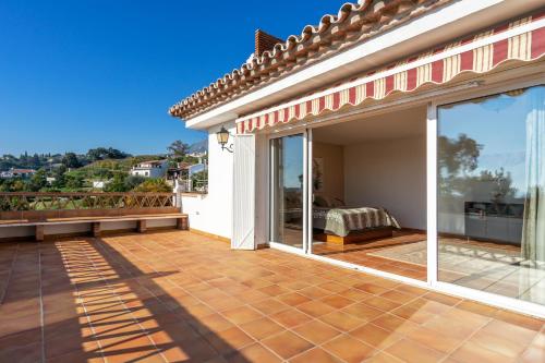 Stunning villa with pool by Costarentals - Ref 41 in Dona Pilar