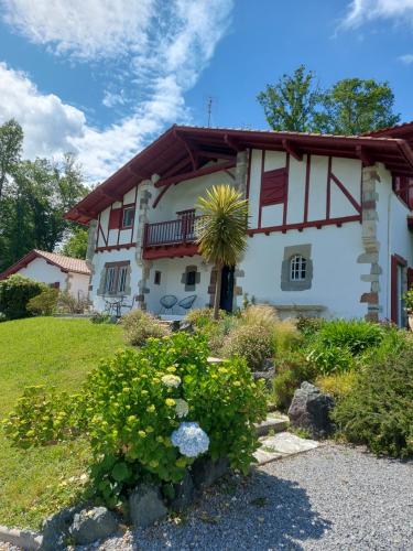 Maison d'hôtes VILLA XARAN ERDIAN chambre d'hôte Aïnhoa