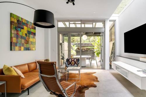 The Mod - Striking Split Level Gem in Sydney's West - image 2