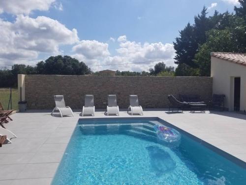 Villa avec piscine chauffée à 5 min d'Uzès - Idéal pour vos vacances en famille gîte à louer Bois de Saint-Quentin