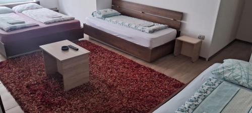 2 double beds, 2 twin beds
