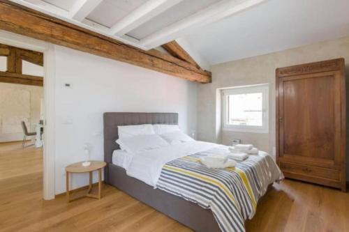 Ponte Pietra Luxury Home in Verona