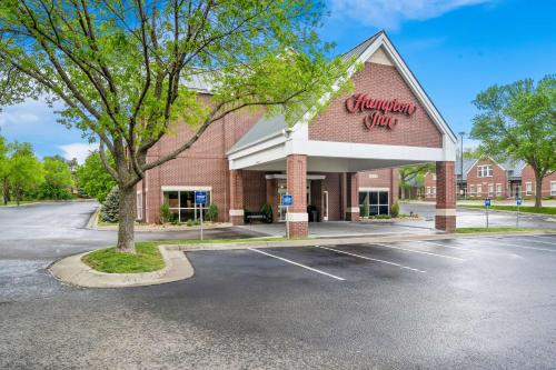 Hampton Inn South Heritage Park - image 8