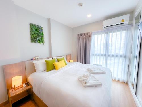 อพาร์ตเมนต์พร้อมระเบียง (Apartment with Balcony)