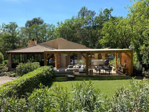 VAR Oustaou Villa luxueuse Piscine Spa classée 5 étoiles - Location, gîte - La Motte