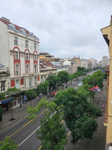 Urban Downtown Apartment - image 7