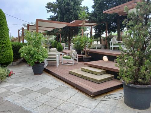 Vrt, GARDEN HOTEL in Roumie