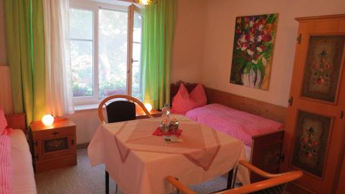 Gastehaus Huber - traditional Sixties Hostel in Feichten