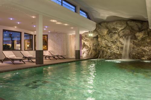 56136748 Hotel Antares