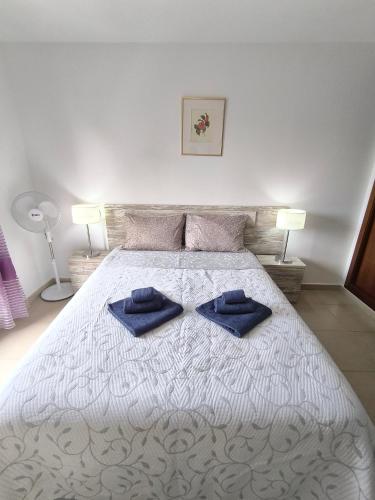 ALCAVISTA - AC, fibre net, 350m to ocean, garage, tv channels, sunsets and La Gomera view from balcony ALCAVISTA - AC, fibre net, 350m to ocean, garage, tv channels, sunsets and La Gomera view from balcony