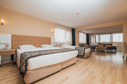 2 bedrooms, 3 beds