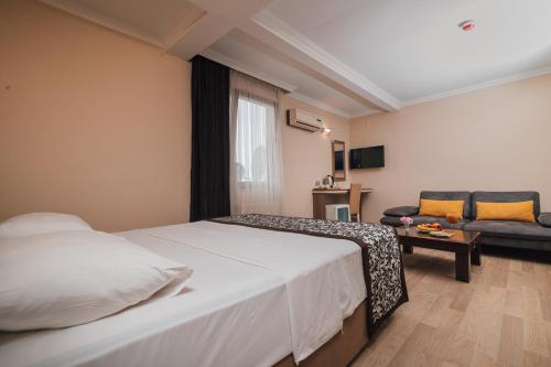 1 double bed, 2 twin beds, 1 sofa bed
