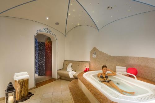 56138480 Hotel Antares