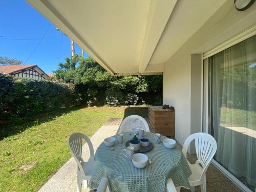 Apartment (4 Adults) room in Appartement cosy à Capbreton: Jardin Terrasse Parking Wi-Fi à 300m de la Plage - FR-1-413-133