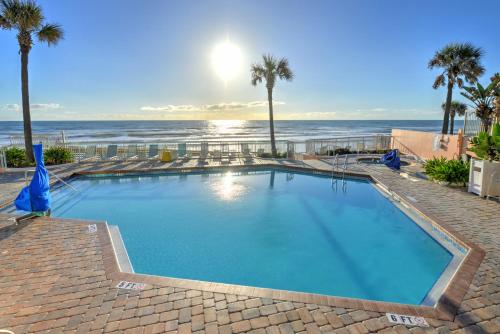 Bahama House - Daytona Beach Shores, Daytona Beach