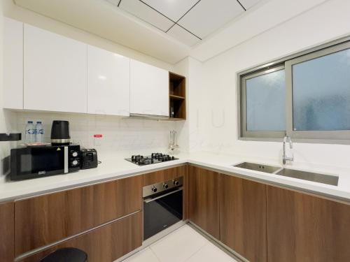 Cozy City-Close 1BR in Al Meydan-209 - image 5