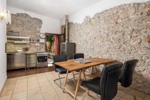 Holiday House Cave Romana in วินทิยัน