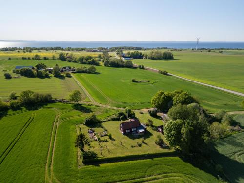 . precis intill Ombergs golfbana, nära till Vättern, stora Lund och Hästholmen