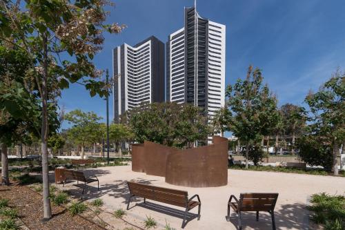 Deluxe Two-Bedroom Apartment with Garden View image 5
