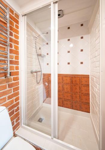One-Bedroom Apartment with Garden View image 1
