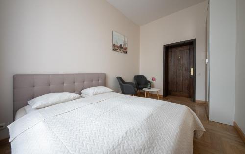 One-Bedroom Apartment with Garden View image 8