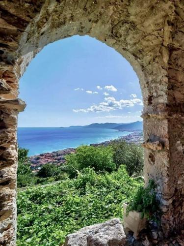  Cinque Terre House with Breakfast and optional access to Pool, Jacuzzi & Sauna in Sarzana
